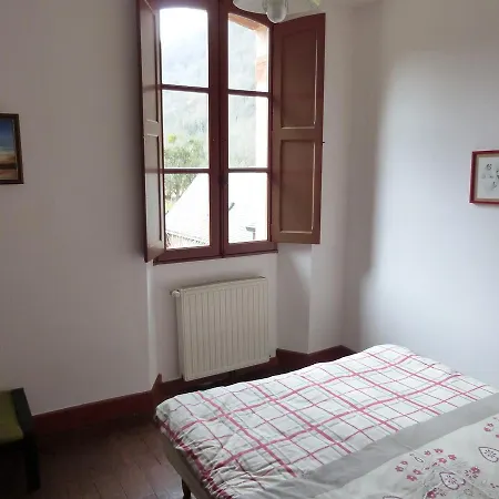 De L'escolan Олю-ле-Бен